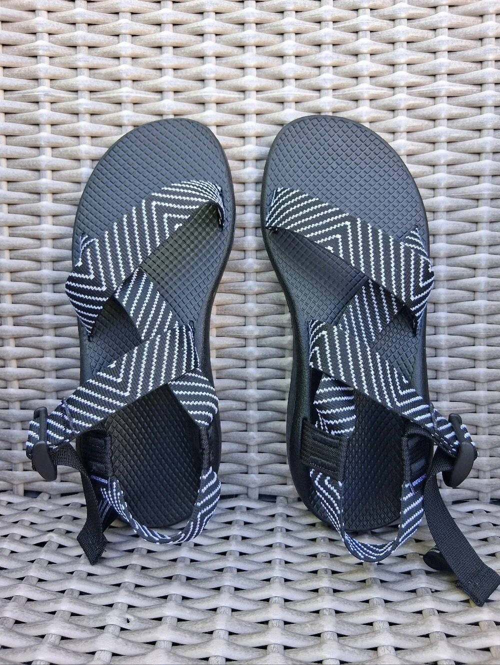 NEW Chaco Black Zigzag Strap Women's Sport Sandals